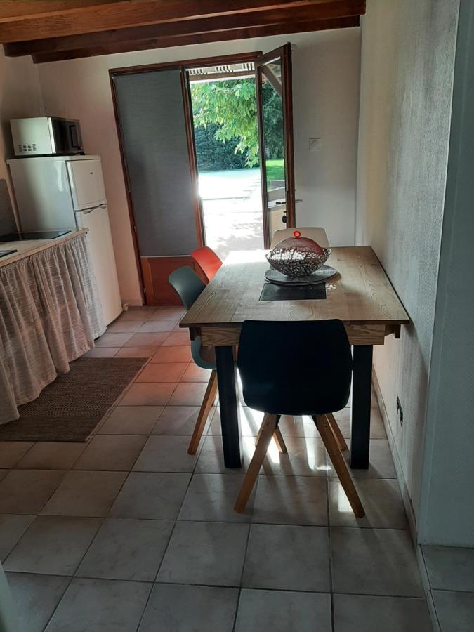 Gîte à la campagne avec piscine Biziat Extérieur photo
